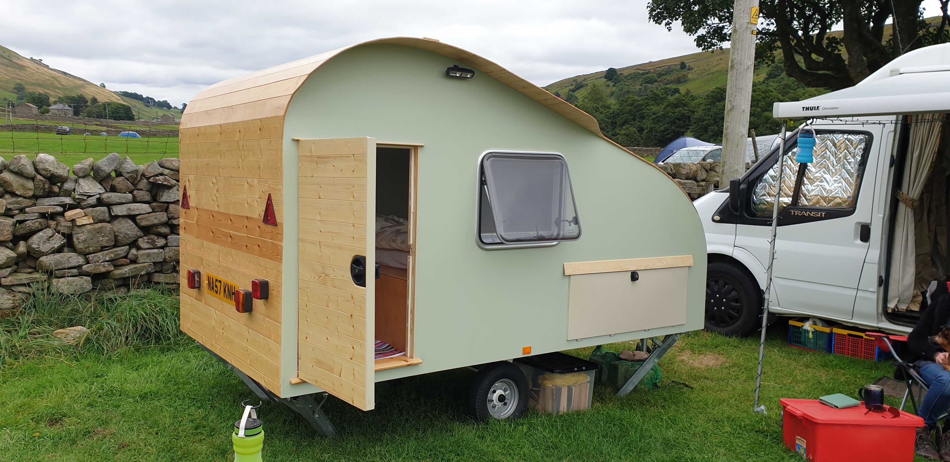 Load video: Esta our trailer mounted glamping sleeping XL Pod